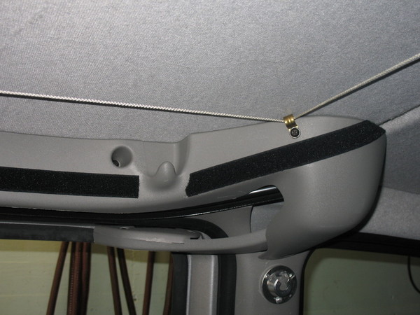Klettklebeband oberhalb T�re und Fenster